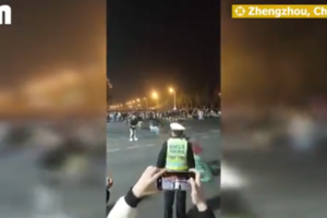 Milhares de ciclistas chineses pedalam em busca de famosa sopa de dumplings 