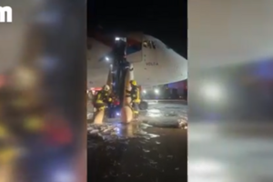 Passageiros retirados de avião russo que se incendiou ao após aterrar na Turquia
