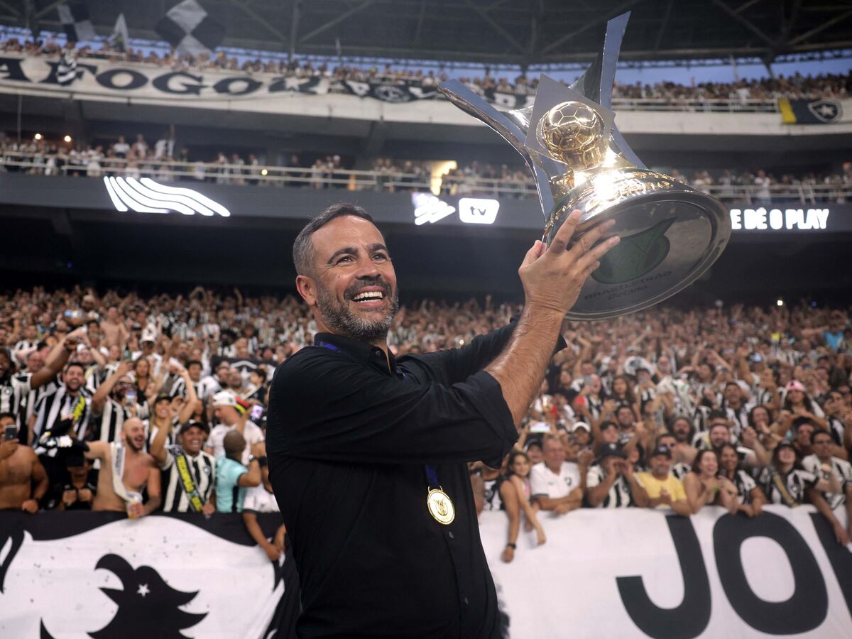 Artur Jorge é o novo rei do Brasil - agora falta-lhe conquistar o mundo