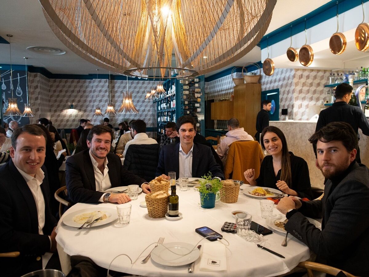 O almoço de Natal dos jotas: do "amigo secreto" ao "eu nunca"