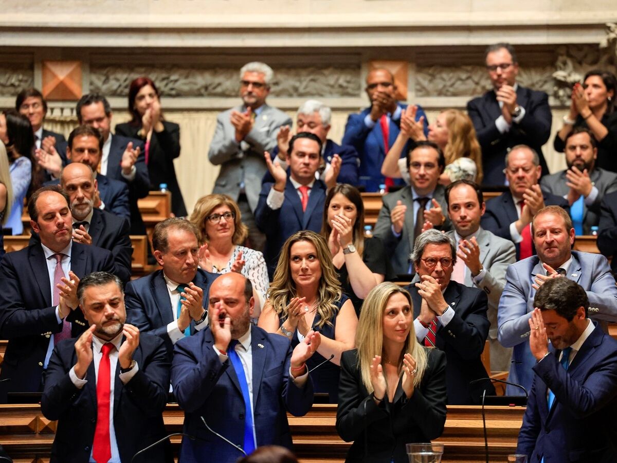 Deputados do Chega duplicaram os salários que tinham fora do Parlamento 