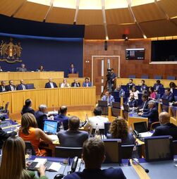Parlamento da Madeira protesta contra alterações ao subsídio de mobilidade