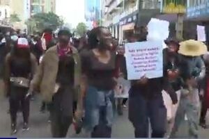 Polícia no Quénia e manifestantes em confrontos em protestos contra a violência de género 