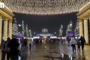 O espírito natalício ilumina Kiev