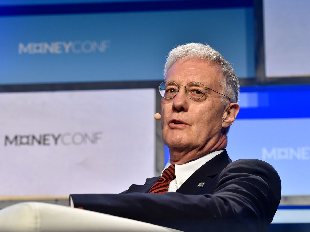 Hamish McRae: “O maior desafio em 2050 será perdermos a fé na democracia”