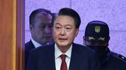 <![CDATA[ Presidente sul-coreano é indiciado por rebelião e arrisca pena de morte ]]>