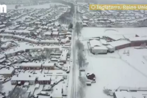 Imagens de drone mostram norte de Inglaterra coberto de neve