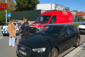 Mulher encontrada morta debaixo de carro no Porto