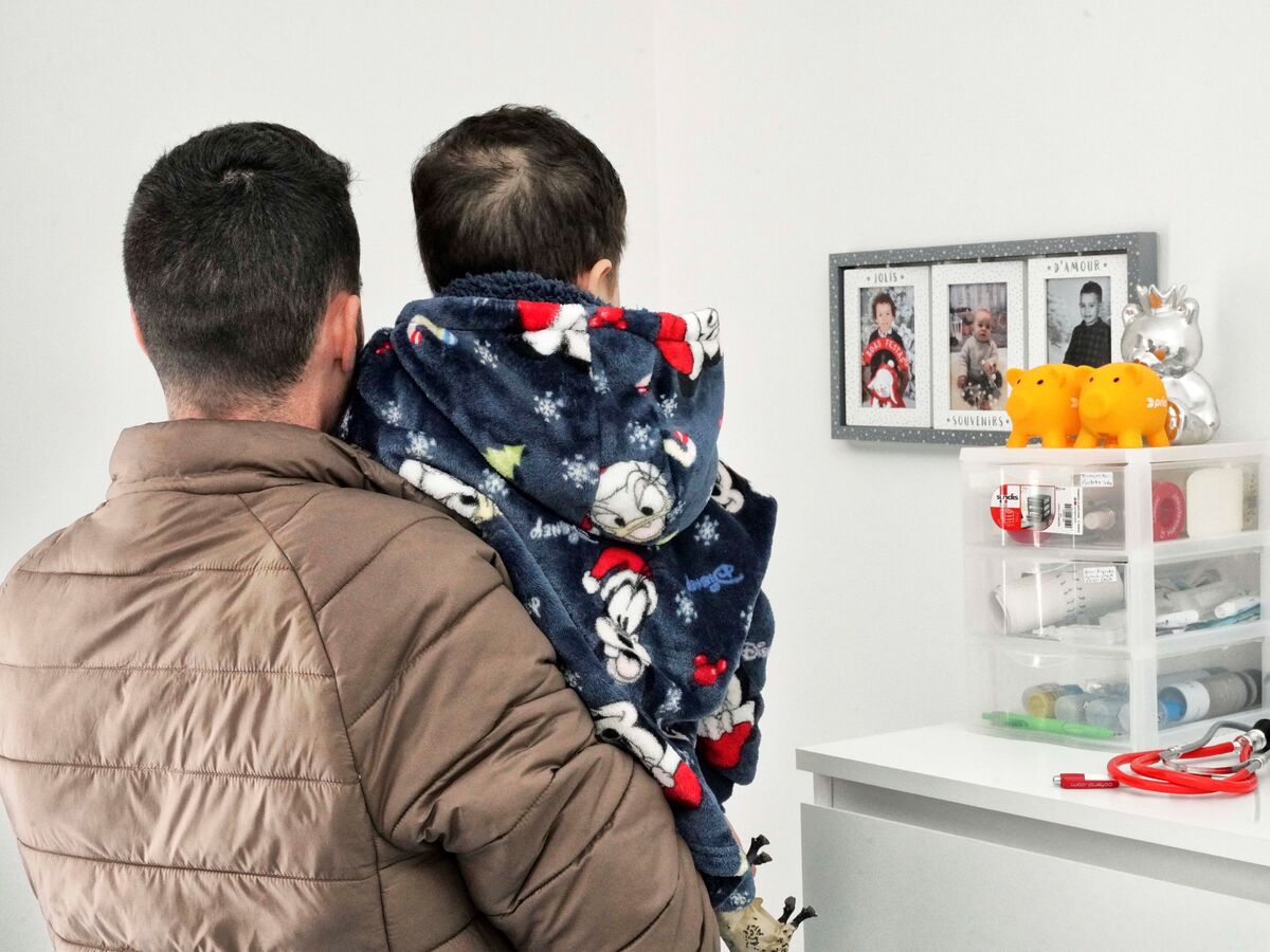 Crianças submetidas a ciclos de quimio excessivos enquanto esperam transplante 