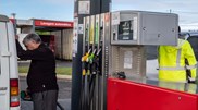 <![CDATA[ Gasolina e gasóleo ficam mais caros na próxima semana ]]>