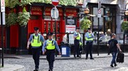 <![CDATA[ Polícia detém homem após um ataque com faca em Dublin que fez vários feridos ]]>