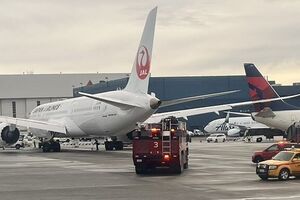 Jato da Japan Airlines e avião da Delta embatem após aterragem em Seattle