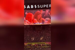 A reação de Taylor Swift após ser assobiada no Super Bowl