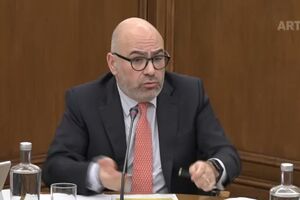 Miguel Pinto Luz diz que o Governo vai insistir na descida do IVA para 6% nas obras de reabilitação e construção