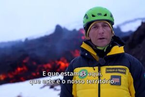 Monte Etna em erupção atrai milhares de turistas e preocupa autoridades italianas
