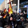 Neonazis desfilam em Berlim sob apupos de populares e ativistas antifascistas