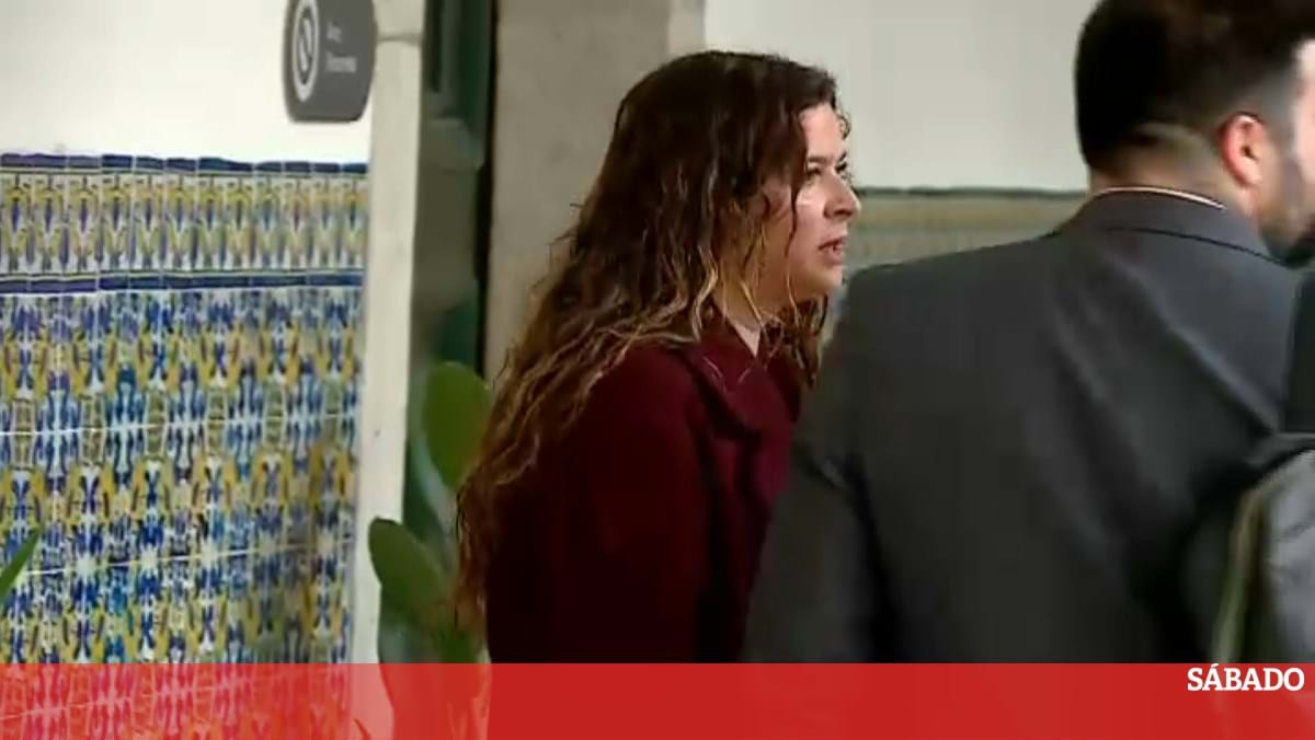 <![CDATA[ Sandra Madureira diz estar tranquila à chegada ao tribunal ]]>