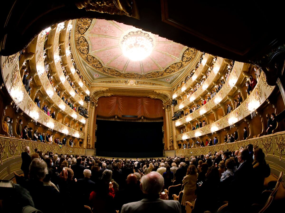 Coelho Branco, Coelho Vermelho e um teatro que agora é pop