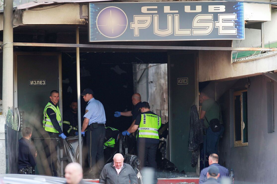 Polícia em frente à Discoteca Pulse