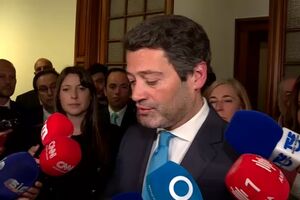 "O que aconteceu hoje no Parlamento era uma manobra que Sócrates acharia graça e certamente faria", afirma André Ventura