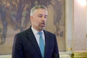 "Lamento muito o que aconteceu hoje no parlamento, foi uma vergonha", diz Pedro Nuno Santos