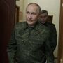 Vestido à militar, Putin visita a região de Kursk 