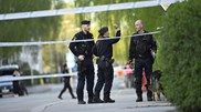 <![CDATA[ Polícia sueca detém adolescente suspeito de tiroteio que matou três pessoas ]]>