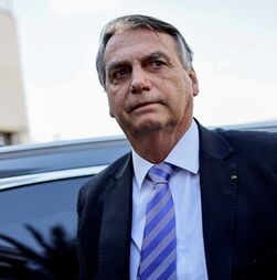 Juiz decreta prisão domiciliária para Jair Bolsonaro