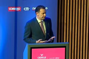 Luís Montenegro diz que "o Governo vai apostar na construção de 130 mil novas habitações públicas até 2030 para enfrentar crise de oferta"