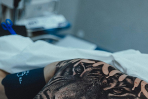 tatuagem leão costas
