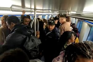 O Repórter Sábado foi ver como é o pesadelo de depender dos transportes públicos para trabalhar ou ir às aulas
