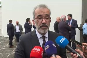 Ministro dos Negócios Estrangeiros confirma acompanhamento de cidadão português deportado dos EUA