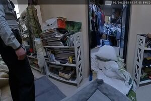 Imagens de ‘bodycam’ mostram momento em que os corpos de Gene Hackman e da mulher são encontrados