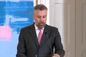 Pedro Nuno Santos deu mais detalhes sobre os dois imóveis que estão na base do procedimento aberto pelo Ministério Público