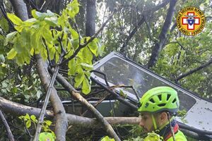Quatro mortos e um ferido grave em queda de teleférico em Nápoles