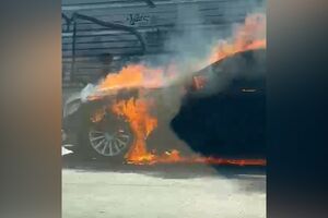 Carro incendeia-se na CRIL em Lisboa