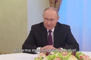 Vladimir Putin diz que Papa Francisco tinha uma "atitude gentil" com a Rússia
