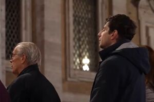 Fiéis prestam homenagem ao Papa na Basílica de Santa Maria 