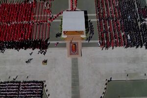 Imagens impressionantes mostram caixão do Papa Francisco a chegar à Praça de São Pedro para o último adeus 