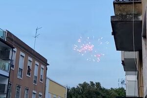 Gritos e fogo de artifício para celebrar o regresso da energia elétrica