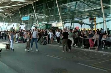 Pelo menos 15 partidas e 12 chegadas canceladas hoje devido à greve na Menzies 