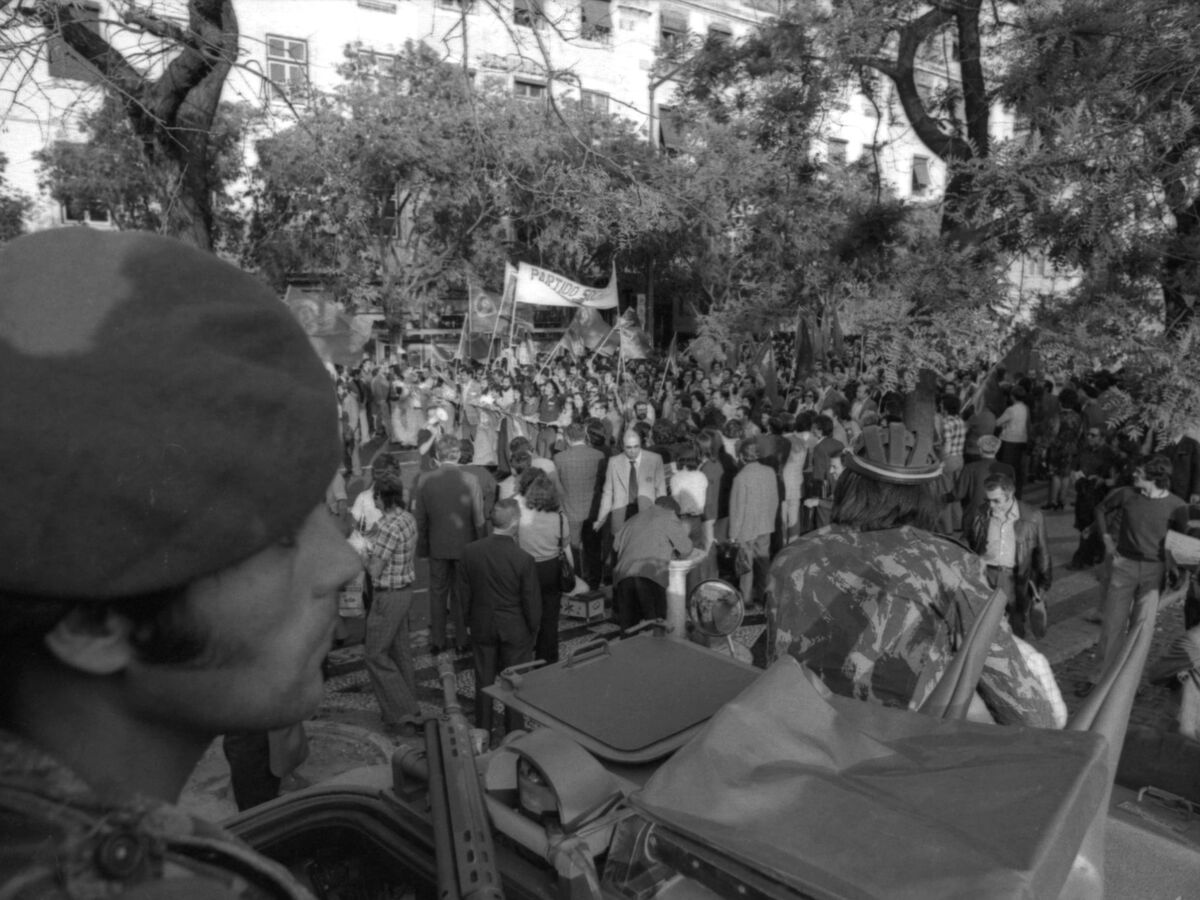 O maio mais quente e explosivo da democracia