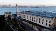 <![CDATA[ De tentativas de fugas a local turístico: a história de Alcatraz que Trump mandou reabrir ]]>