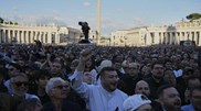<![CDATA[ Dezenas de milhares de pessoas celebram fumo branco no Vaticano. Veja as imagens  ]]>