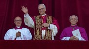 <![CDATA[ O momento em que o novo Papa se dirigiu pela primeira vez à multidão na Praça de São Pedro ]]>