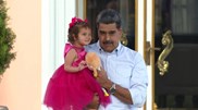 <![CDATA[ Menina venezuelana separada dos pais quando estes foram deportados dos EUA aparece em evento com Nicolás Maduro  ]]>