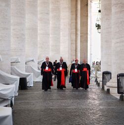 Relatório do Vaticano diz que vítimas de abuso sexual do clero precisam de reparações