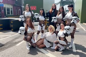 Darth Vader e Stormtroopers sensuais? Há um espetáculo de burlesco inspirado na saga ‘Star Wars’ - Sábado