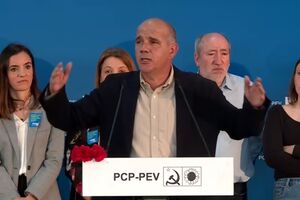 Paulo Raimundo sublinha importância do direito à habitação: "Uma casa não são quatro paredes, é uma vida"