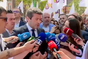 André Ventura recebido com protestos em Braga por membros da comunidade cigana